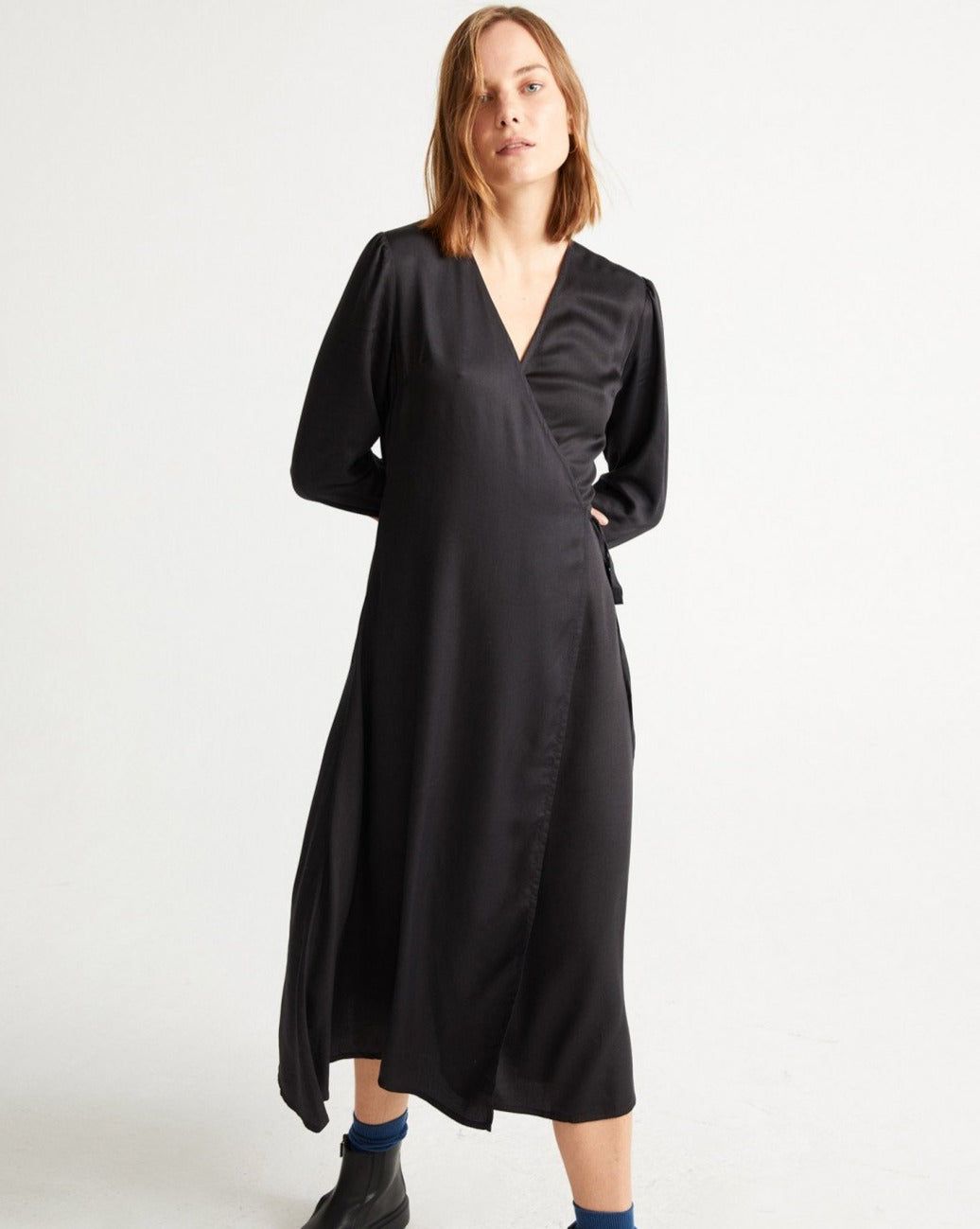 Robe cache-coeur noire en tencel - camille black, Thinking Mu, photo 1