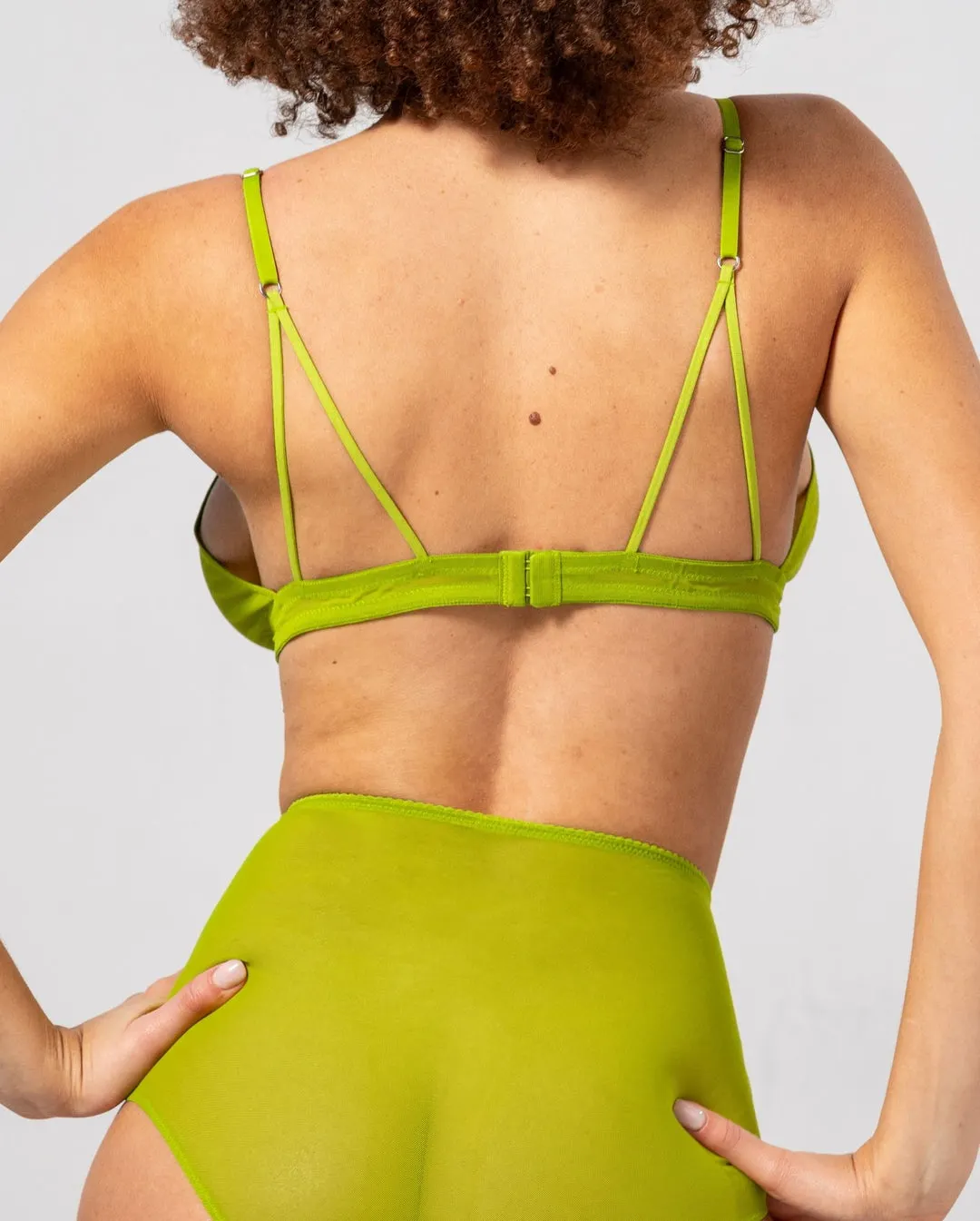 Soutien gorge triangle en matières recyclées | vert "mesh triangle bralette - matcha", Understatement, photo 3