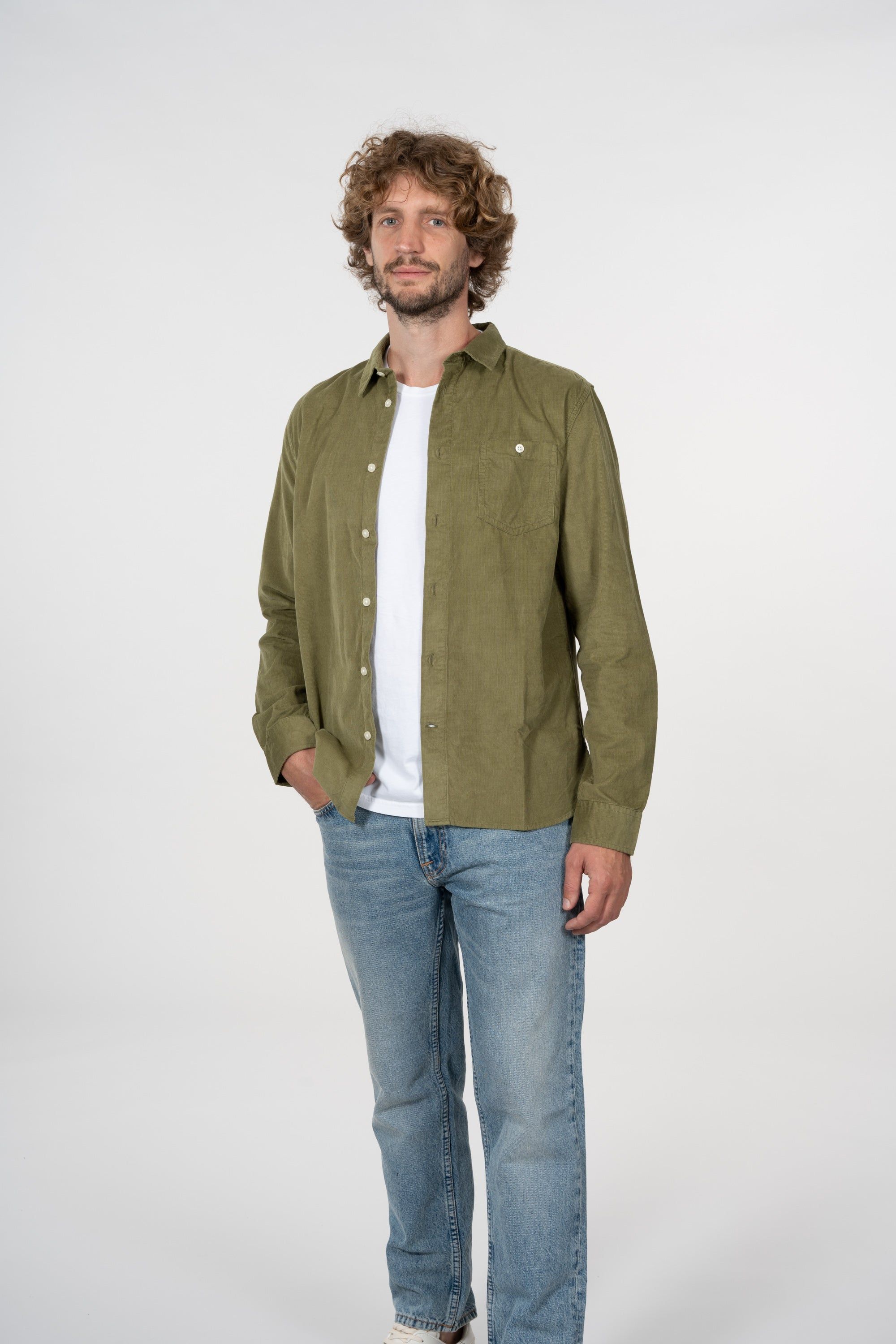 Chemise en velours fin verte en coton bio - elder capulet olive, Knowledge Cotton Apparel, photo 2