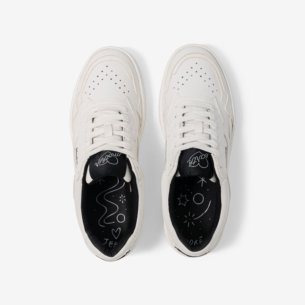 Baskets en collab avec jean andré | 