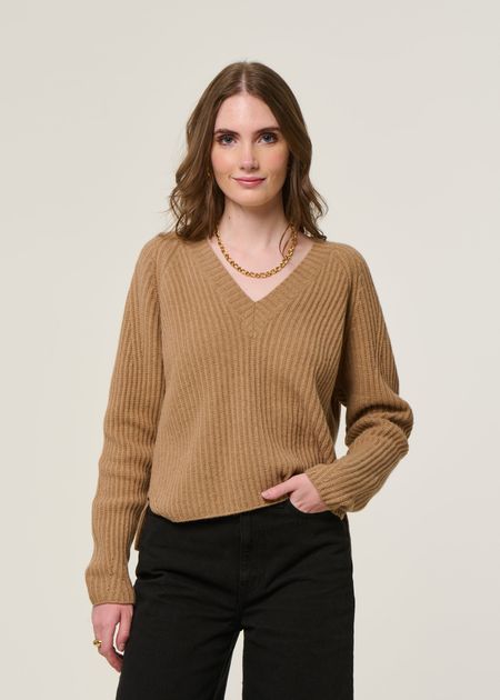 Pullover mit V-Ausschnitt aus recycelter Wolle | Camel "manon - beige sughero", Rifò, Foto 1
