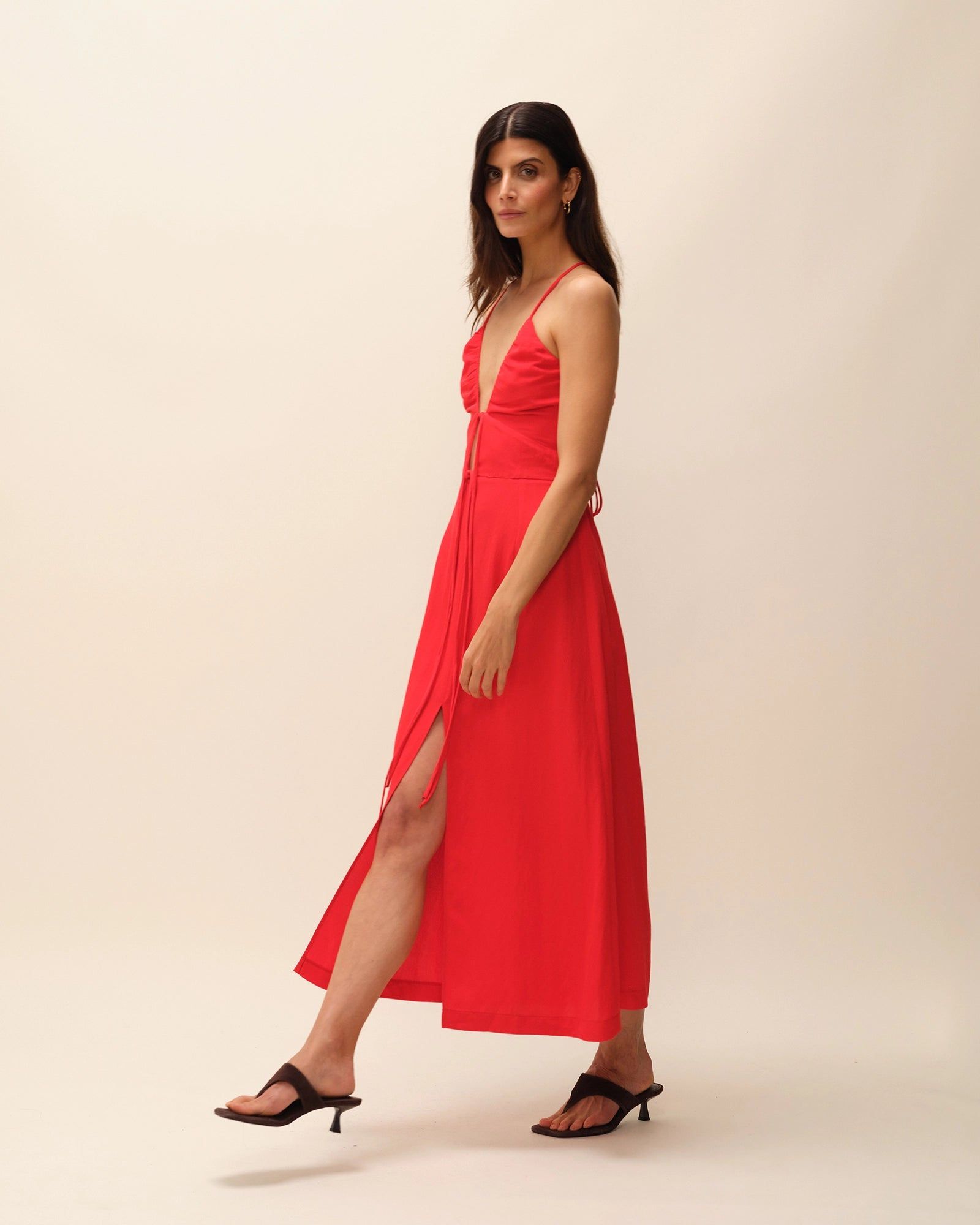 Kleid aus ECOVERO | Rot "robe longue à liens tania", Nitah, Foto 3