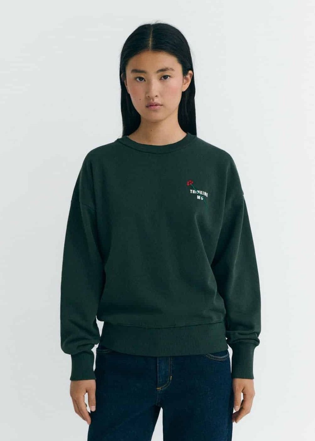 Sweatshirt brodé en coton bio | vert "flower tm bottle green jodie sweatshirt - green", Thinking Mu, photo 1