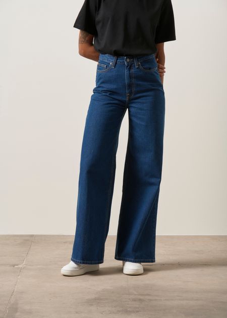 Jean évasé en coton bio et recyclé | bleu foncé "sara high loose stone indigo" - Mud Jeans