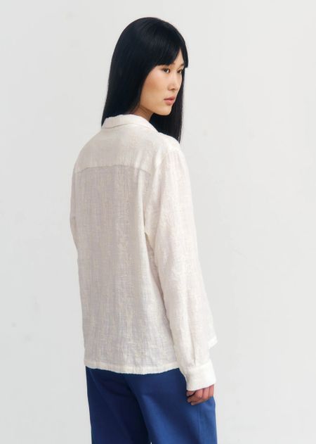 Chemise brodée en coton bio | blanc "Leisure shirt organic cotton - floral white" - Rotholz