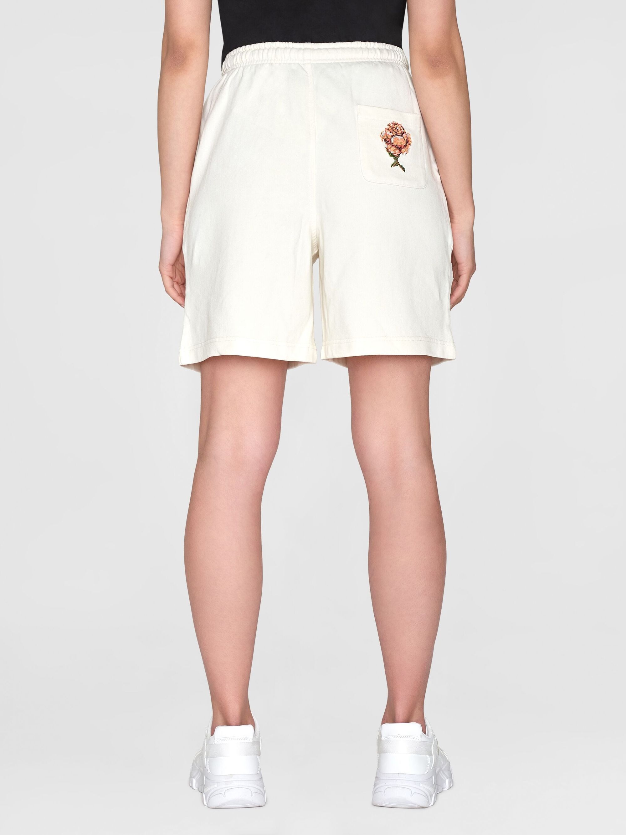 Short en coton bio | blanc à motif brodé "loose fit sweat shorts egret", Knowledge Cotton Apparel, photo 3