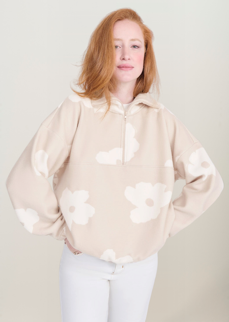 Sweat polaire en matière recyclée | beige "Sven - biscotti flowers", émoi émoi