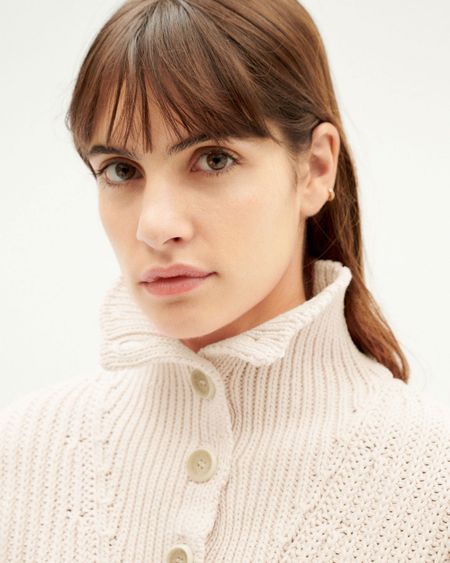 Lockerer Pullover mit hohem Kragen aus recycelten Materialien | Weiß "white susi knitted sweater", Thinking Mu, Foto 2