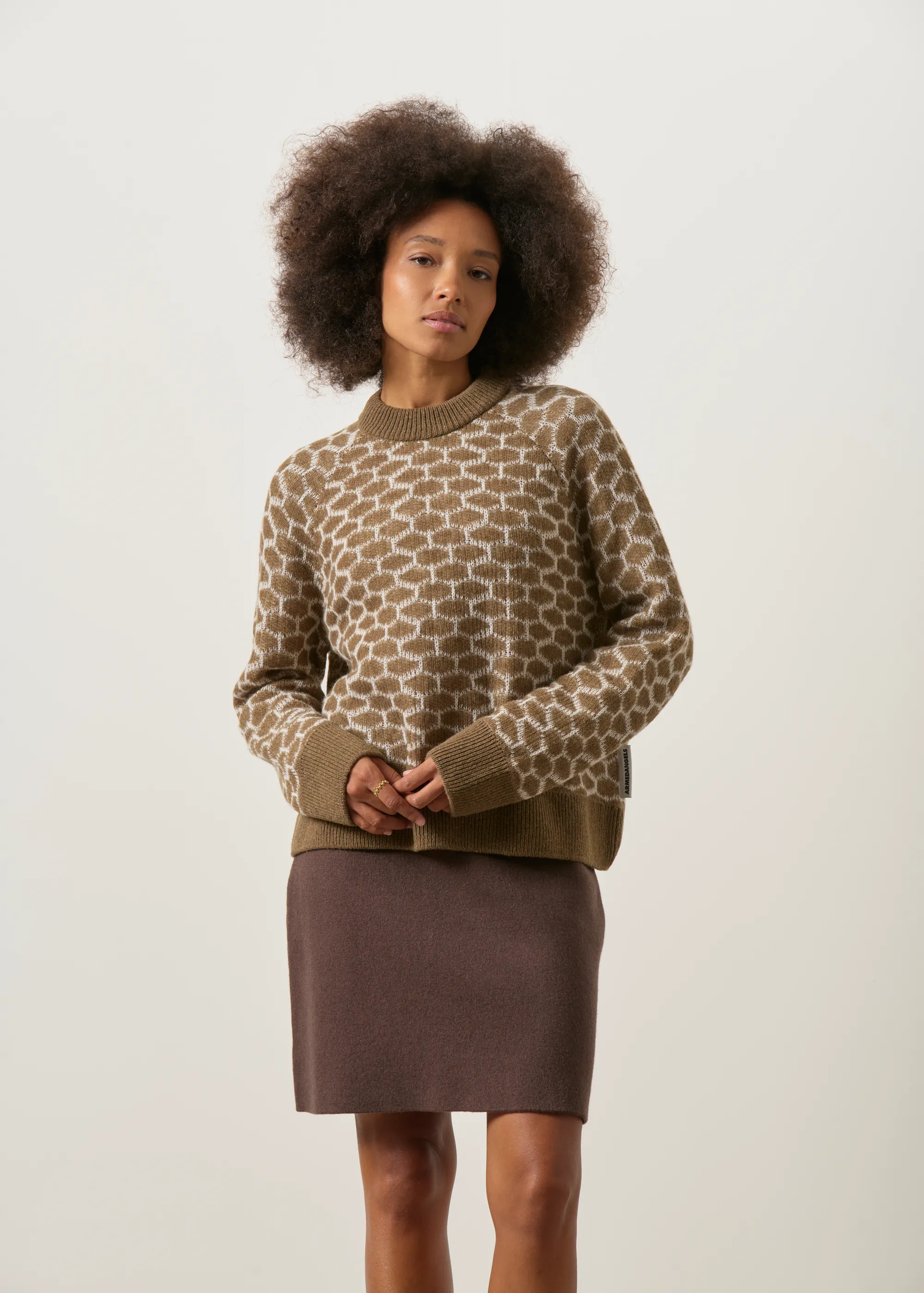 Pull en mélange de laine recyclée et bio | beige et marron "Wool multi dots knit sweater - claystone melange-oatmilk", Armedangels, photo 1