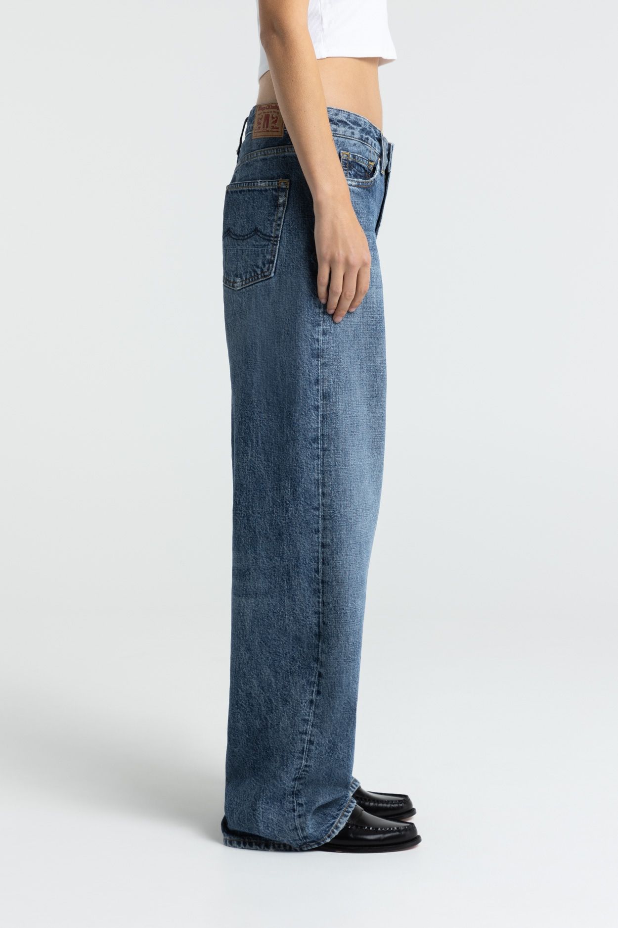 Jean large taille basse en coton bio | bleu "joan ceky blue worn", Kings of Indigo, photo 2