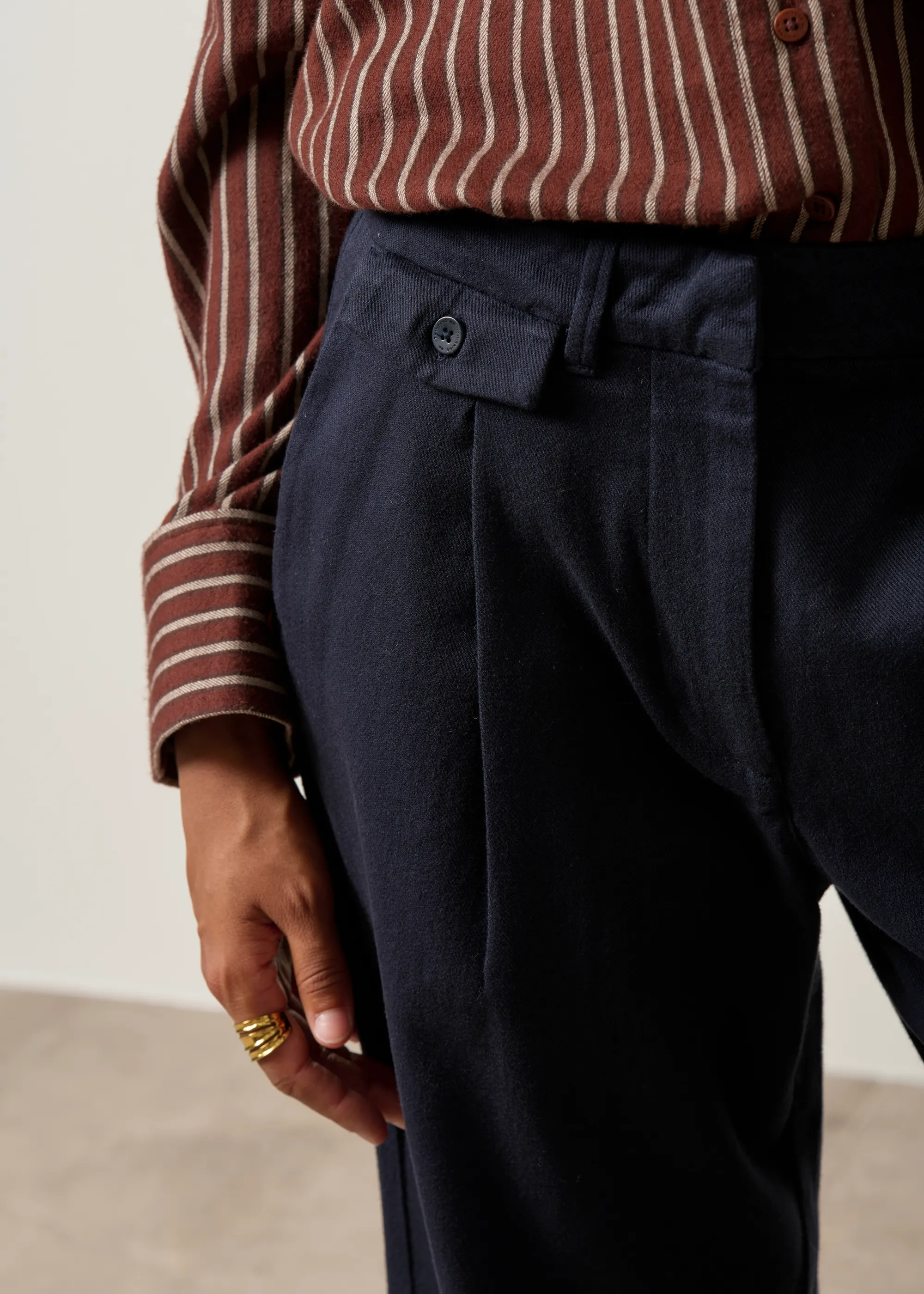 Pantalon ample à pince en coton bio | marine "Patricia", Thinking Mu, photo 2