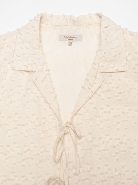 Blouse à noeuds texturée en coton bio | écru "moa tie fringe shirt offwhite" - Nudie Jeans