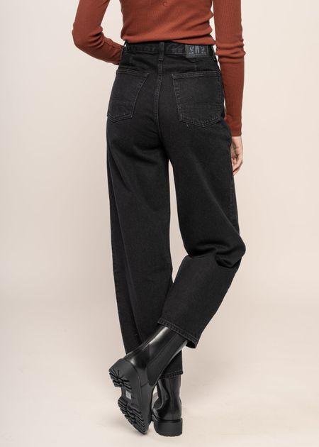 Jean ballon en coton recyclé | noir "leila cropped - holo black used" - Kings of Indigo