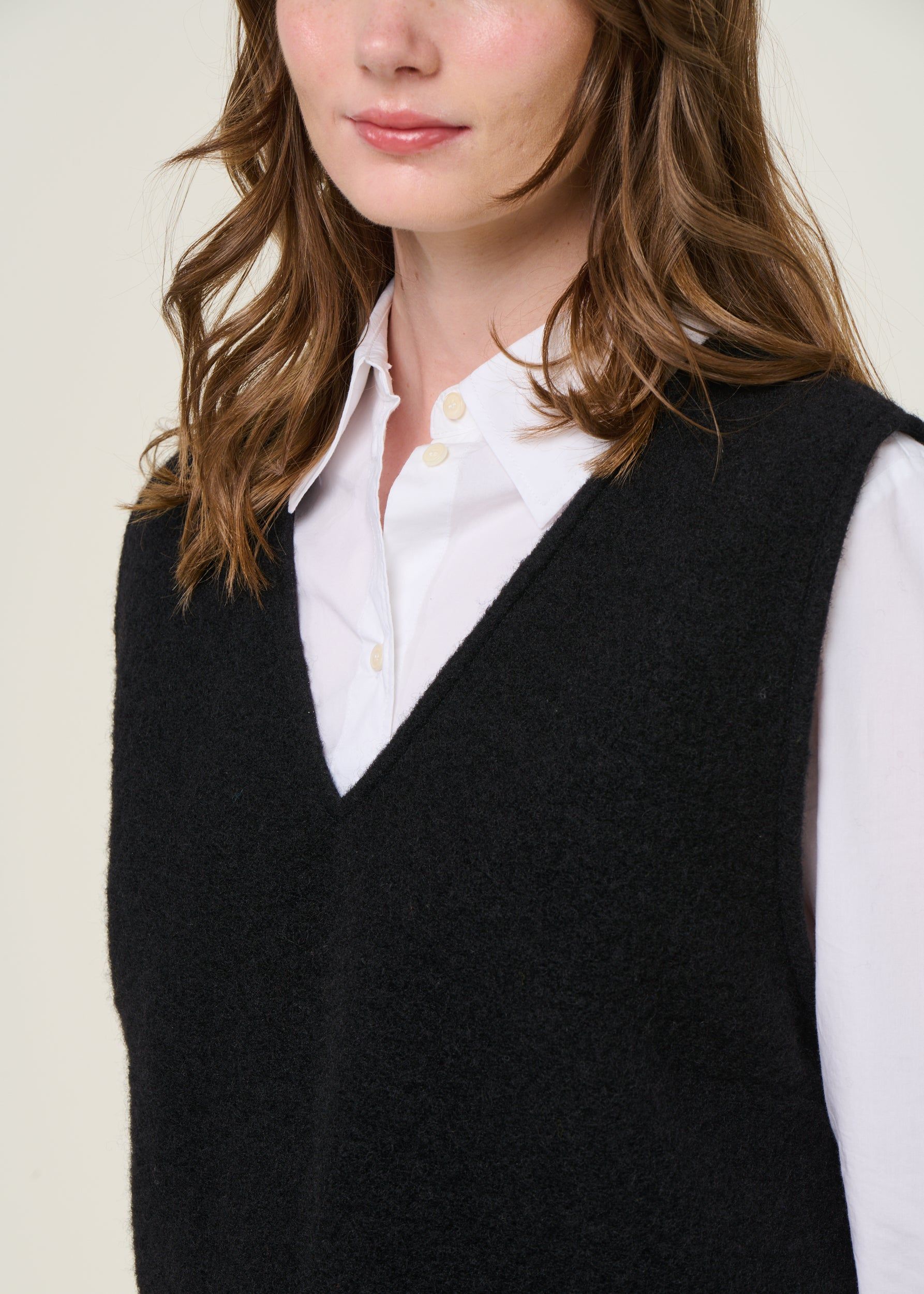 Pull sans manches en laine et coton bio | anthracite "cropped vest wool-blend - soft black", Rotholz, photo 2