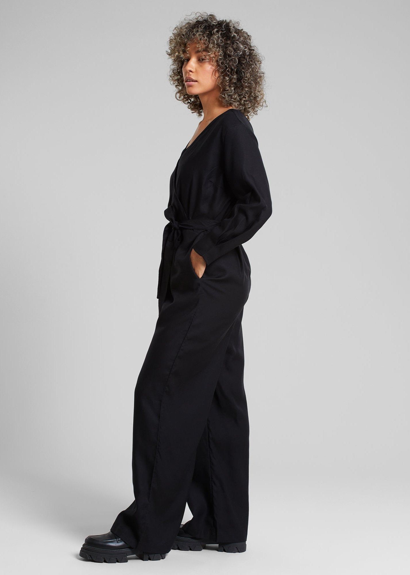Combinaison longue en tencel | noir "wrap jumpsuit farsta black", Dedicated, photo 2