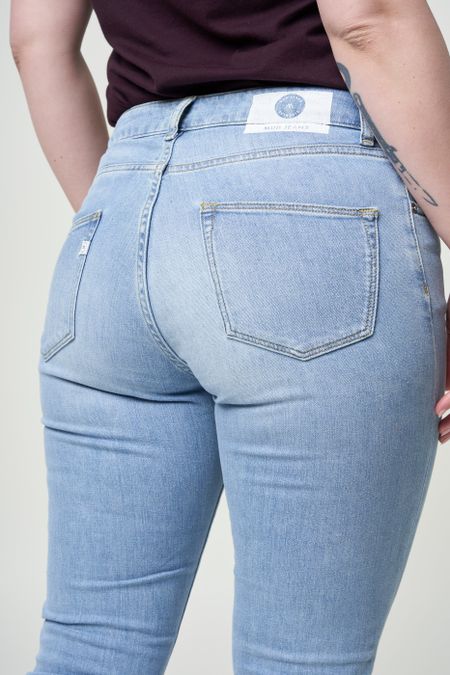 Hellblaue Slim Jeans aus Bio- und recycelter Baumwolle - regular swan heavy stone, Mud Jeans, Foto 2