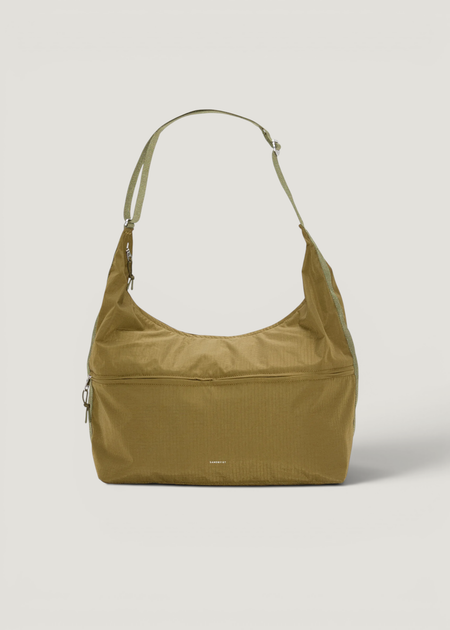 Sac bandoulière en matière recyclée | vert "Grid shoulder bag - olive" - Sandqvist