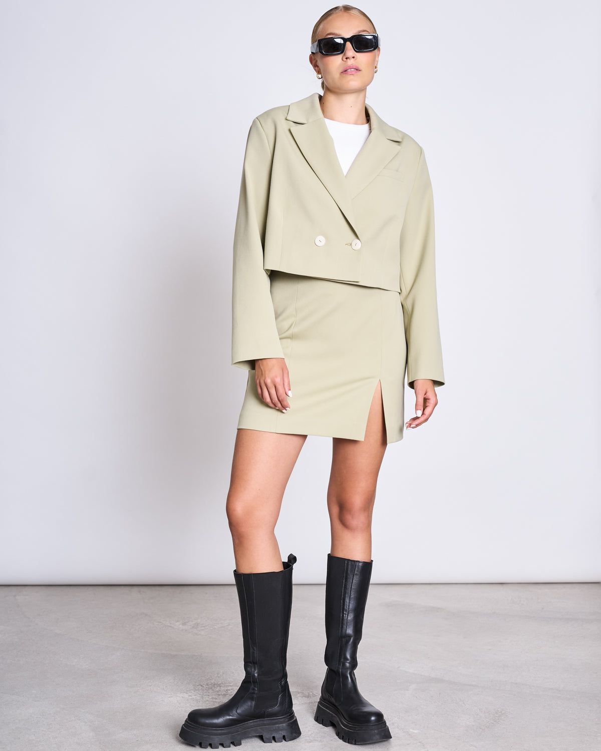 Kurzer Blazer aus recyceltem Material | Grün "tulia pistachio", Jan'n June, Foto 3