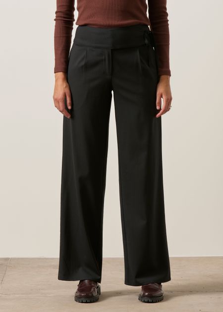 Pantalon fluide droit à pinces en matière recyclée et laine certifiée | noir "Black yuri pants - black" - Thinking Mu
