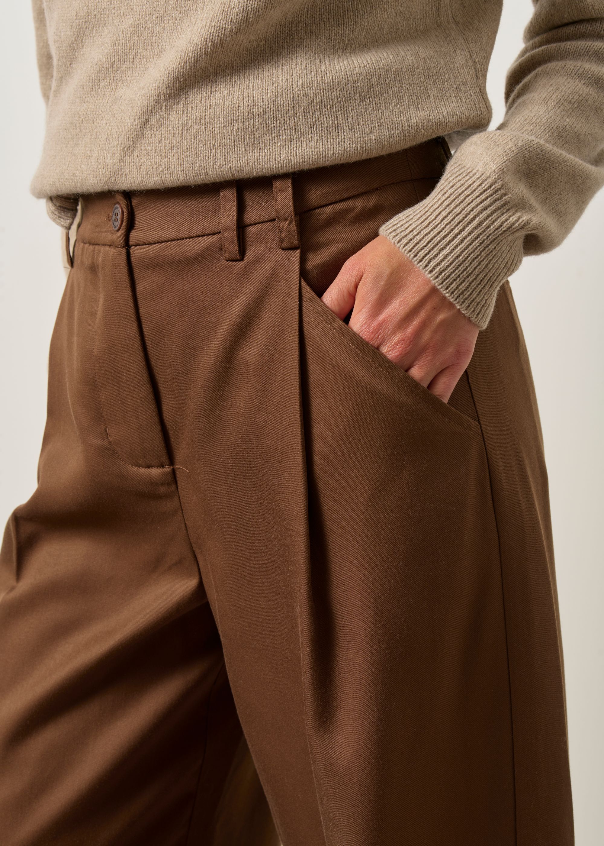 Weite Bundfaltenhose aus Tencel | Braun "oak molly pants - brown", Thinking Mu, Foto 3