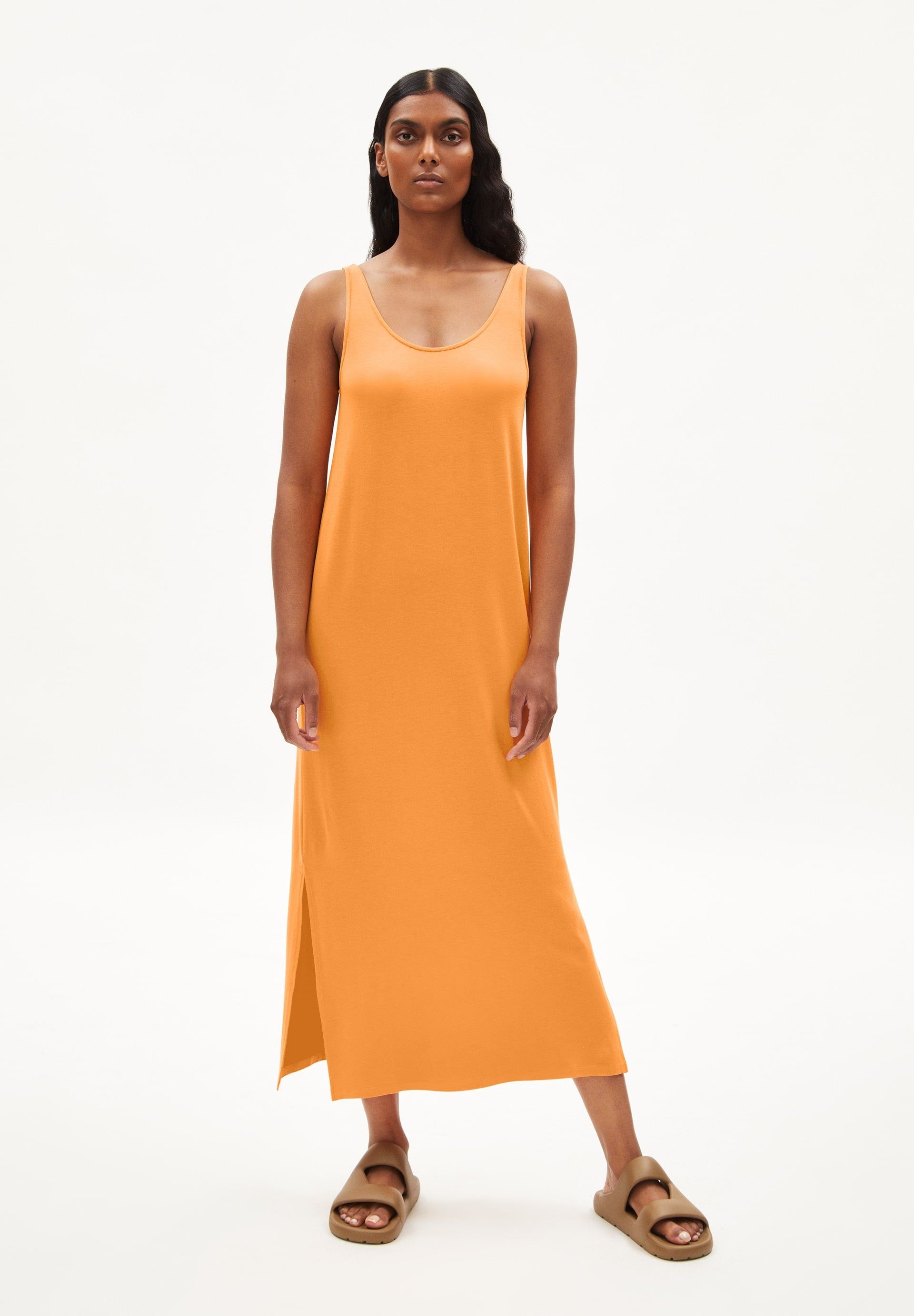 Robe longue orange en ecovero - maeliaa solid mangorange, Armedangels, photo 1