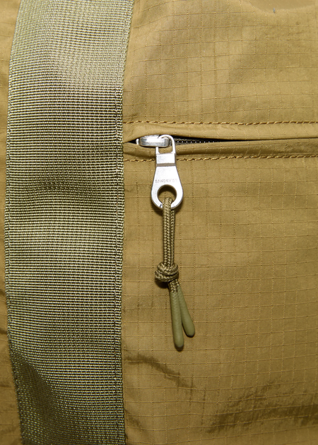 Umhängetasche 20L aus recyceltem Material | grün "Grid shoulder bag - olive", Sandqvist, Foto 5