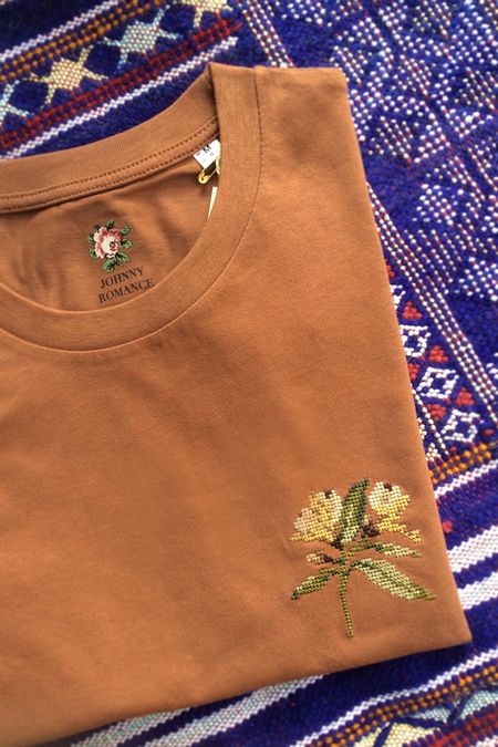 T-shirt brodé caramel en coton bio - fleur d'oranger, Johnny Romance, photo 2