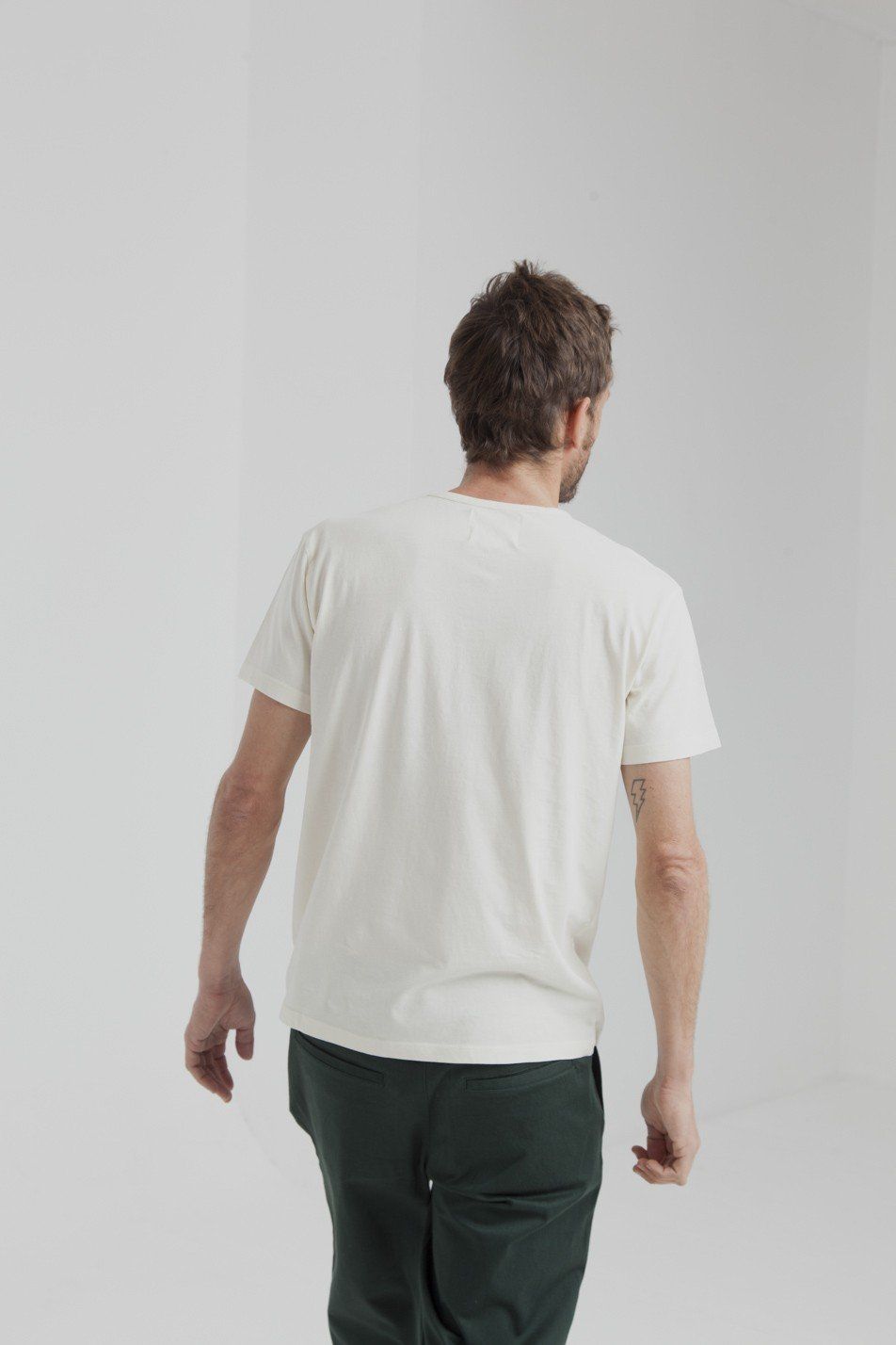 T-shirt uni blanc cassé avec poche en coton bio, Thinking Mu, photo 4