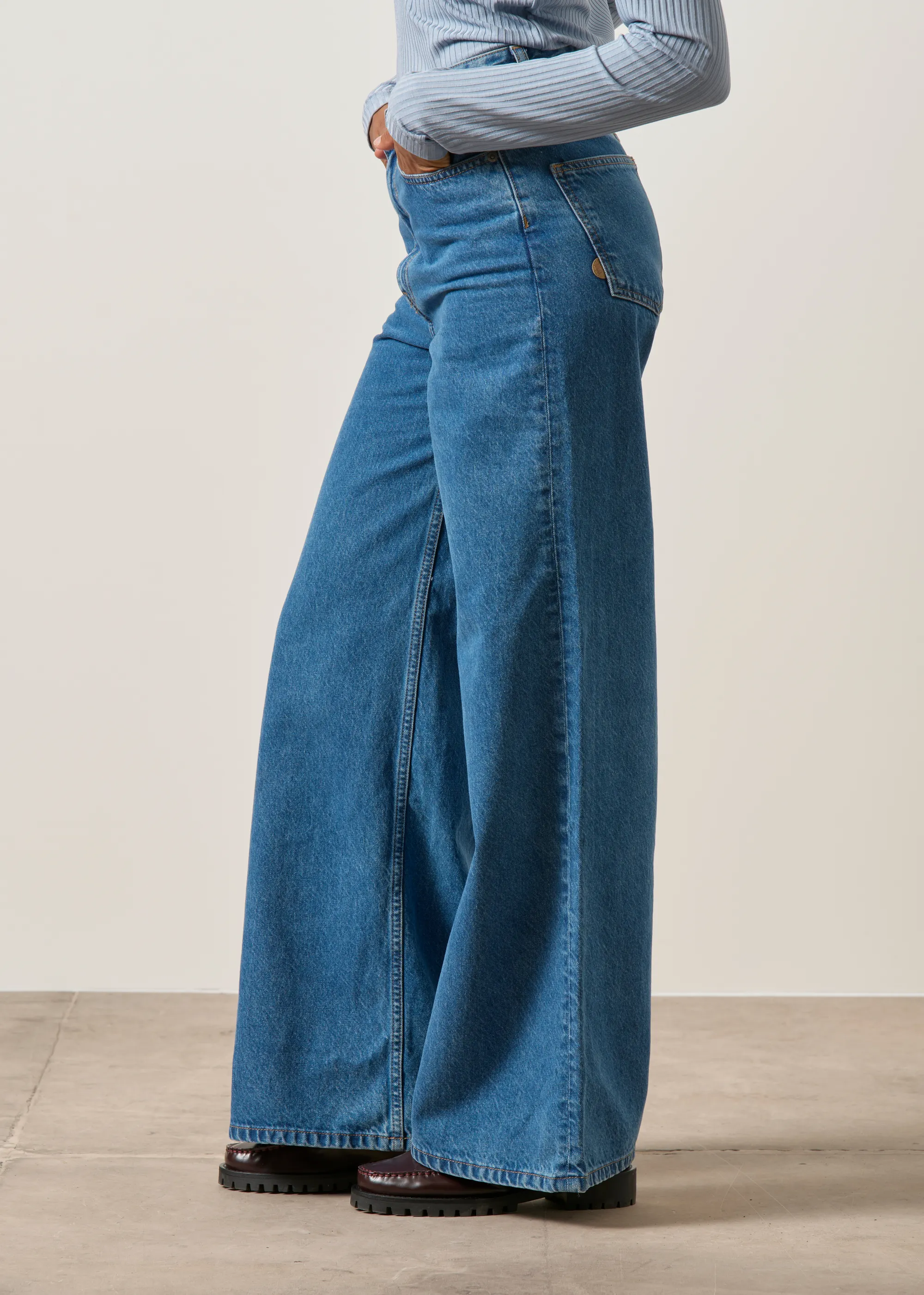 Jean wide leg coton bio et recyclé | bleu "sara high loose - stone vintage", Mud Jeans, photo 5
