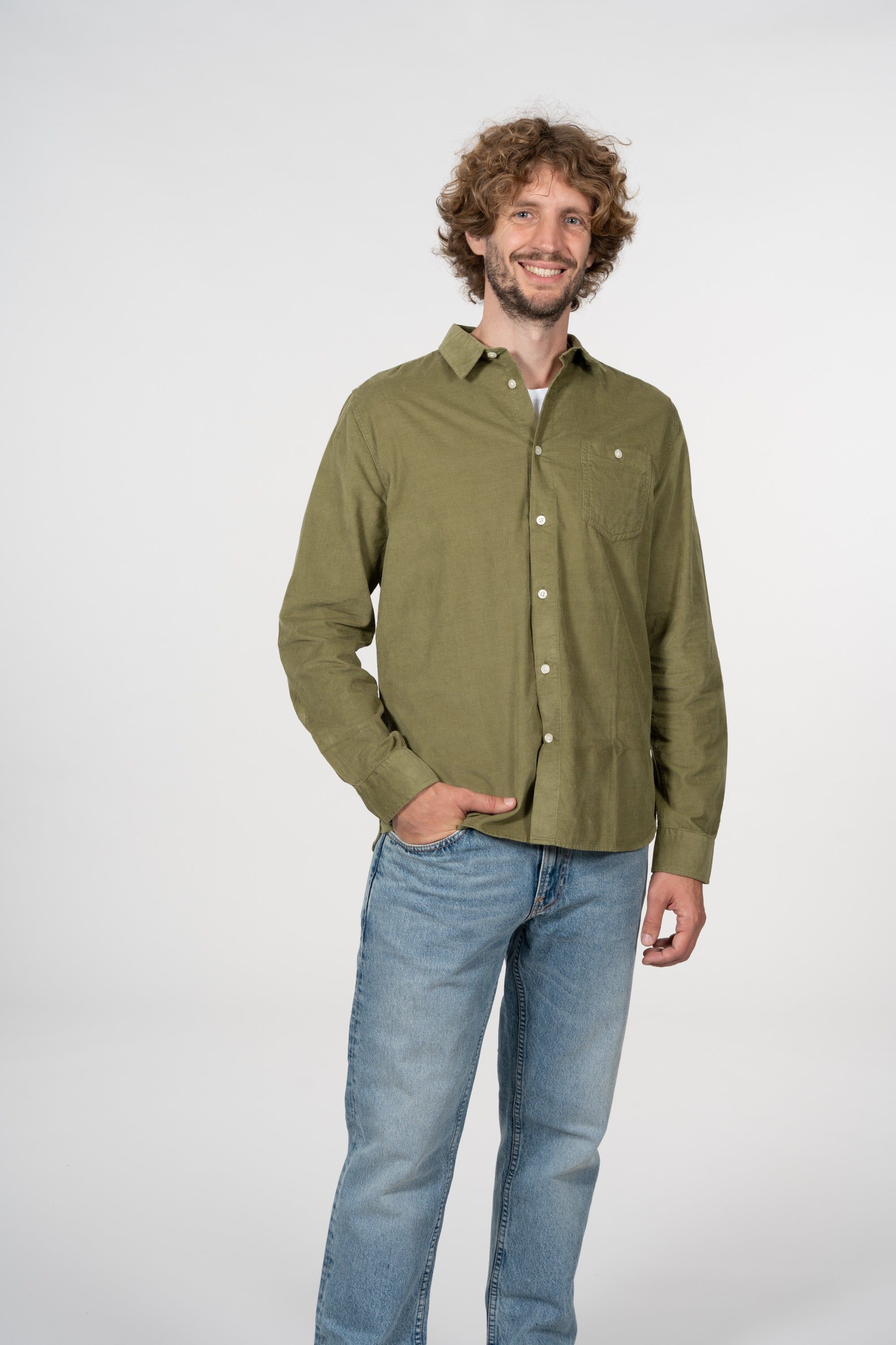 Chemise en velours fin verte en coton bio - elder capulet olive, Knowledge Cotton Apparel, photo 4