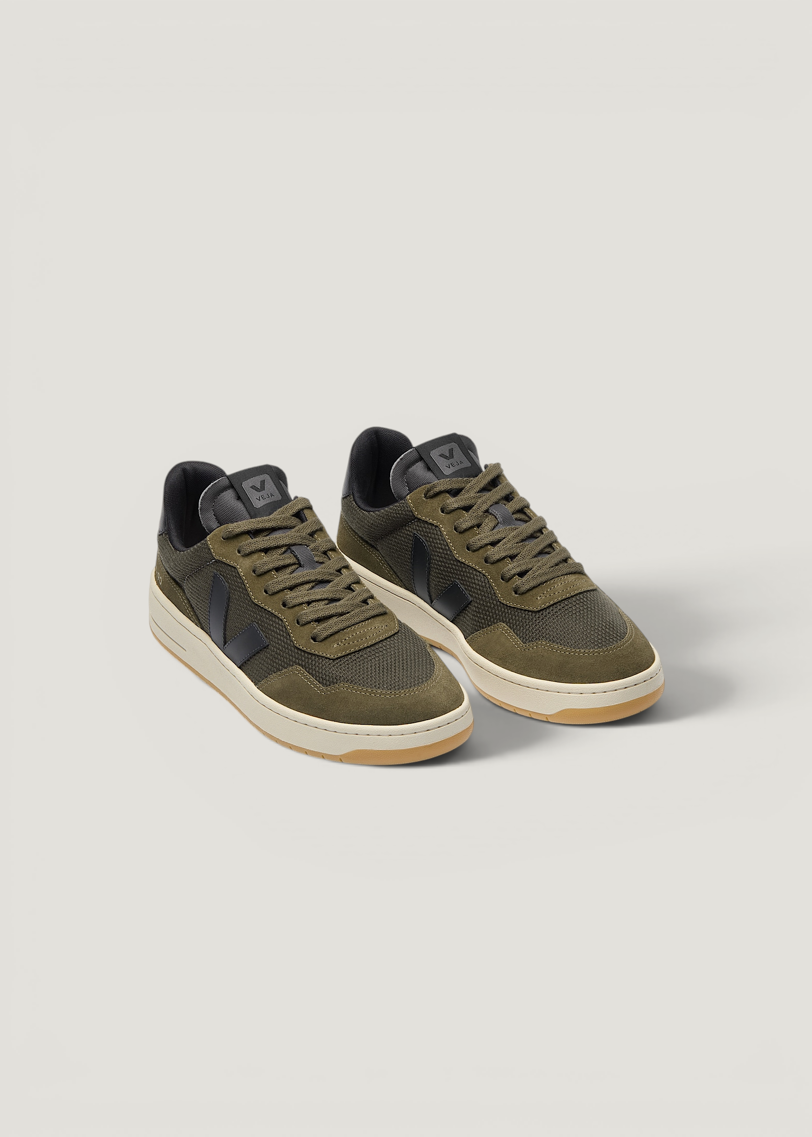 Baskets en cuir et suède | vert "V-90 b-mesh - olive_black", Veja, photo 2