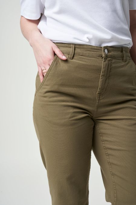 Hose mit geradem Schnitt aus Bio-Baumwolle in Oliv - calla burned olive, Knowledge Cotton Apparel, Foto 2