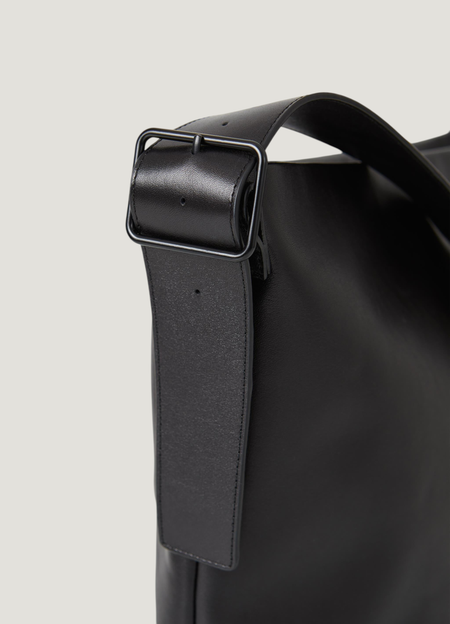 Sac bandoulière en cuir certifié | noir "stockholm", Vagabond, photo 3