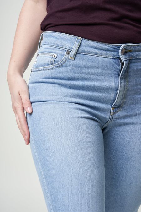 Hellblaue Slim Jeans aus Bio- und recycelter Baumwolle - regular swan heavy stone, Mud Jeans, Foto 4