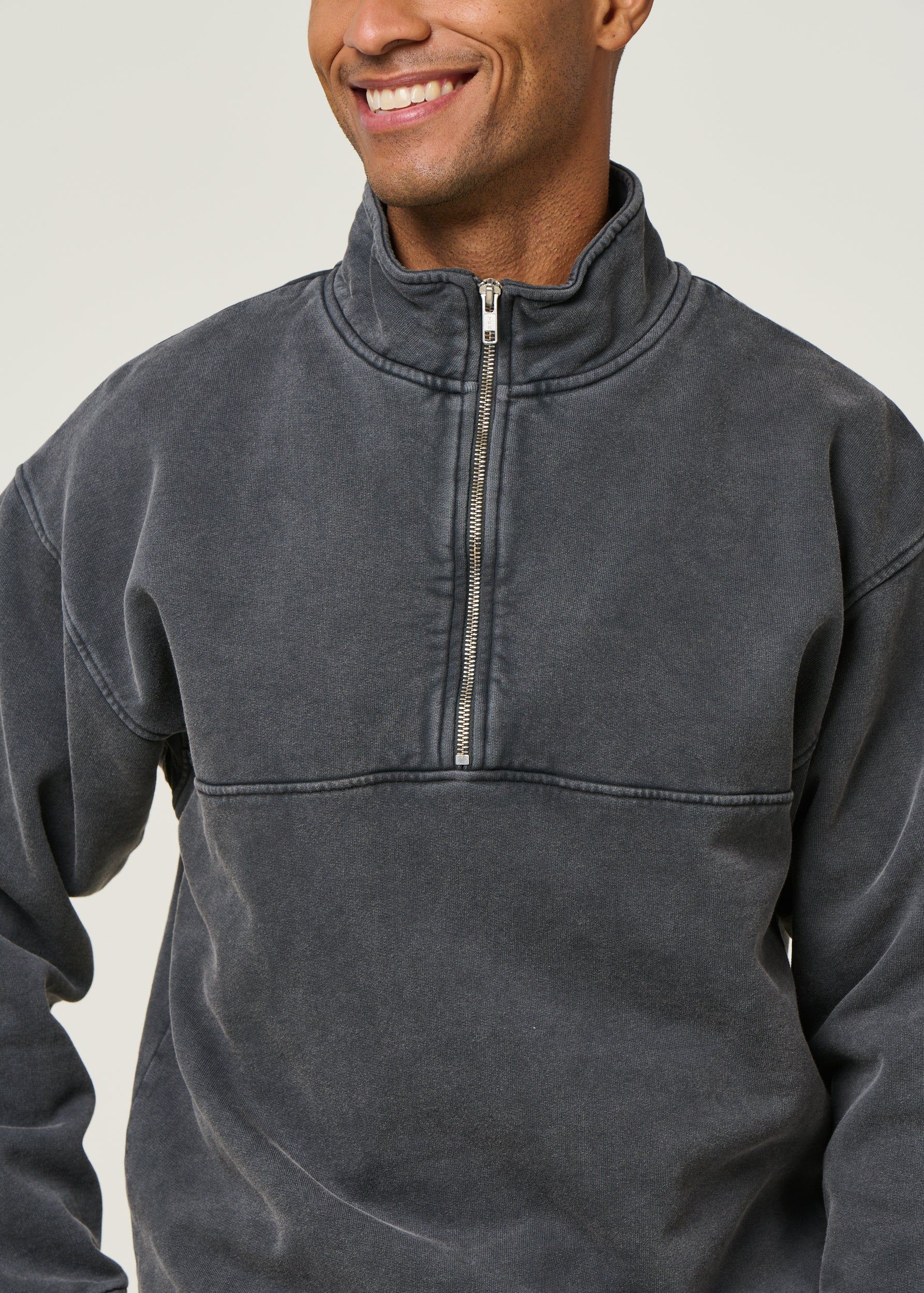 Sweat camionneur col zippé en coton bio | noir "faded black", Colorful Standard, photo 2