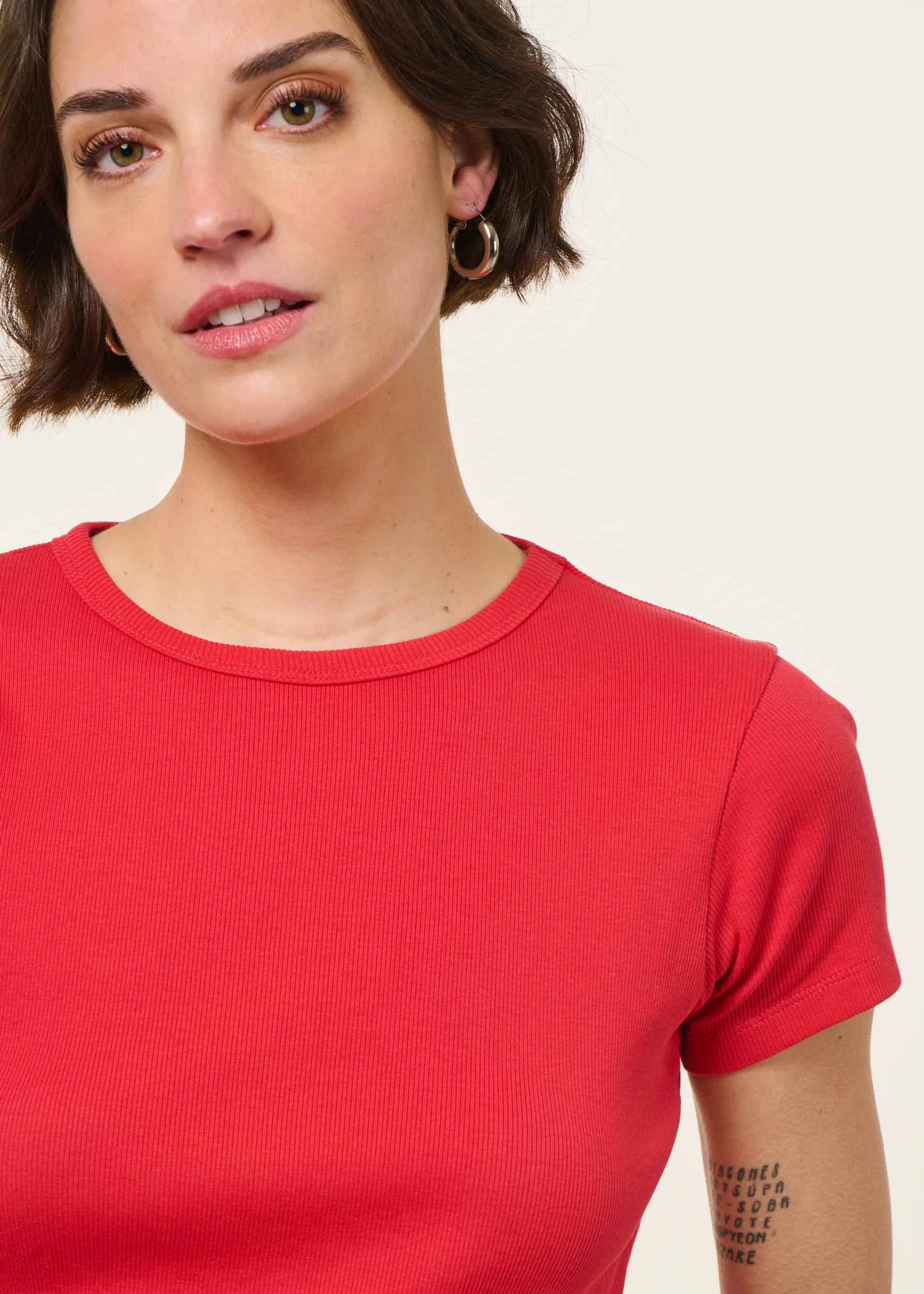 T-shirt manches courtes côtelé en coton bio | rouge, WeDressFair, photo 2